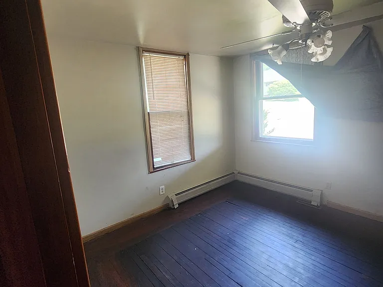 205 S 15th St — Photo 17