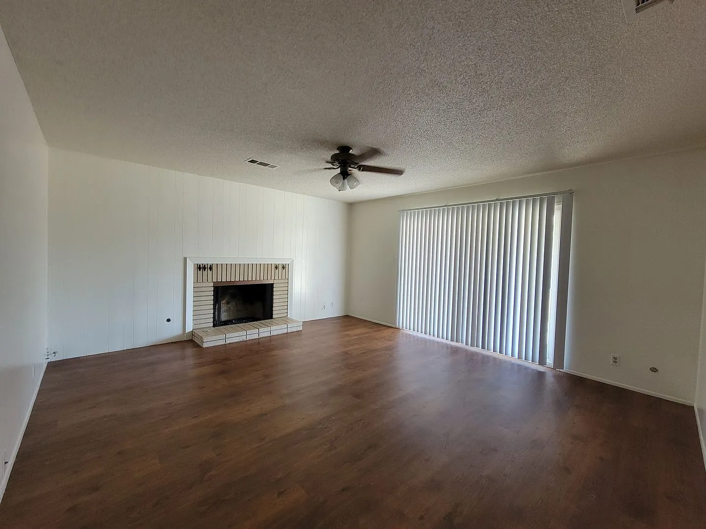 Nice 3 Bed/2 Bath w/Yard Care Included Located near Shopping, Parks & Schools in SW Neighborhood! — Photo 3