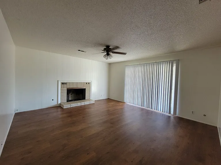 1744 S Oak Park St — Photo 3