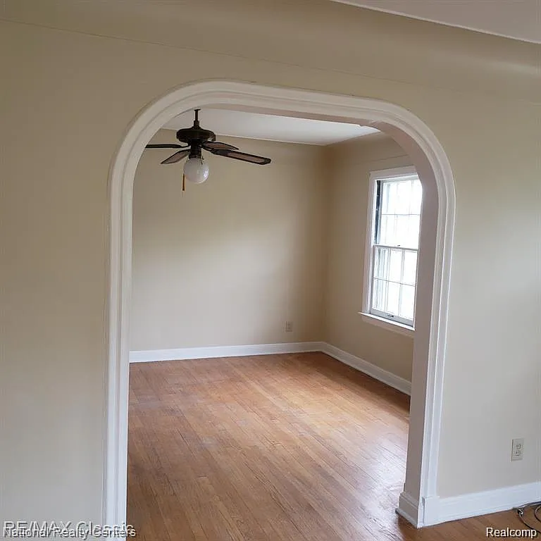 3 bed, 1.5 bath, 2100 sqft, $1,500 — Photo 3