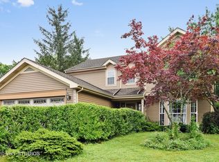 1064 Cliff View Ln, Carol Stream, IL 60188