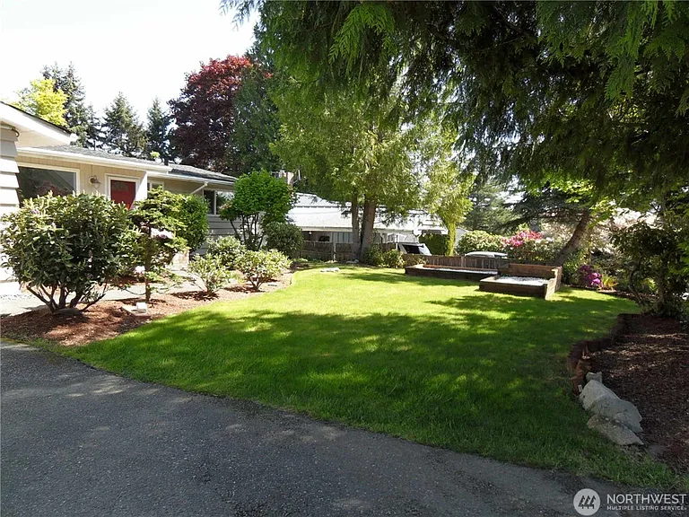 10210 NE 23rd St — Photo 2