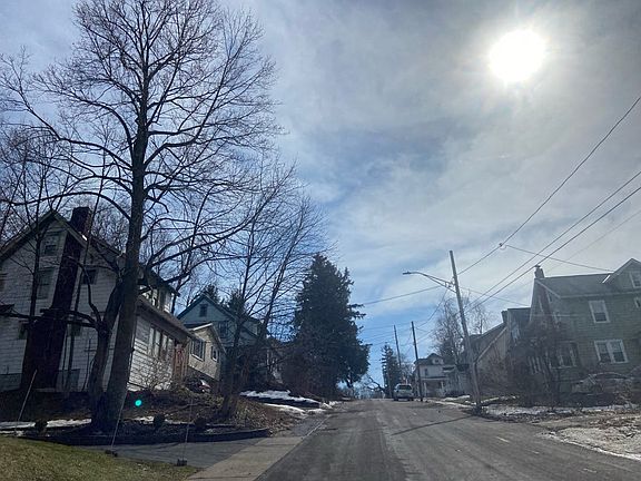 4th image of 270 Reed Ave