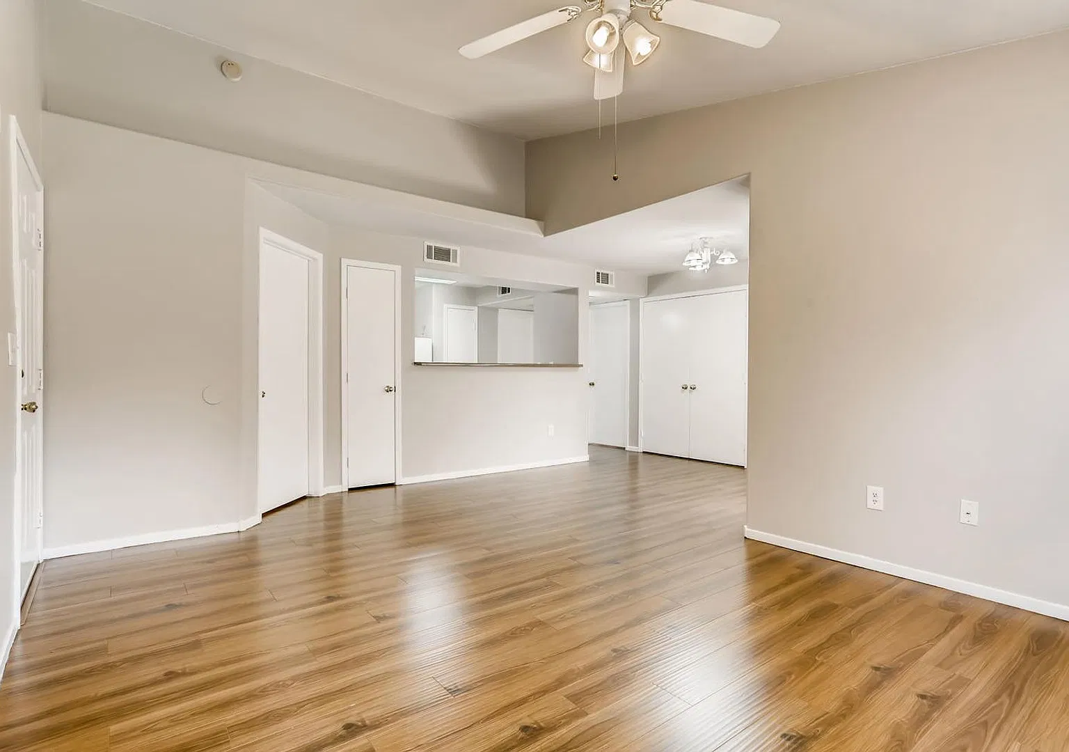 Great 2BD Condo in Gated Community — Photo 4