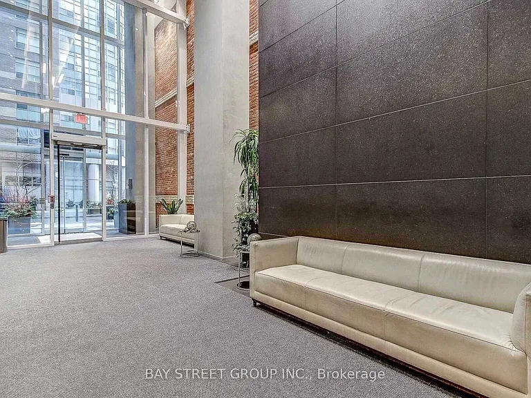 15 Grenville St #2103 — Photo 3