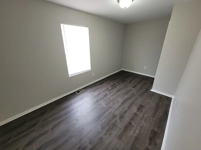 745 Wabash St — Photo 11