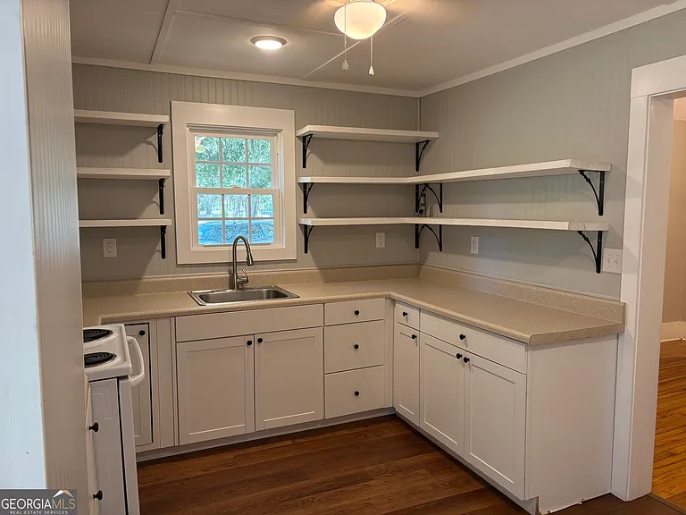 504 N Maple St — Photo 5