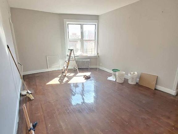 5th image of 430 E 22nd St APT 5A