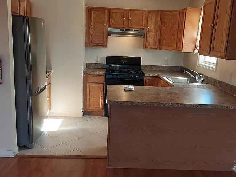 22 Redwood St #2 — Photo 2