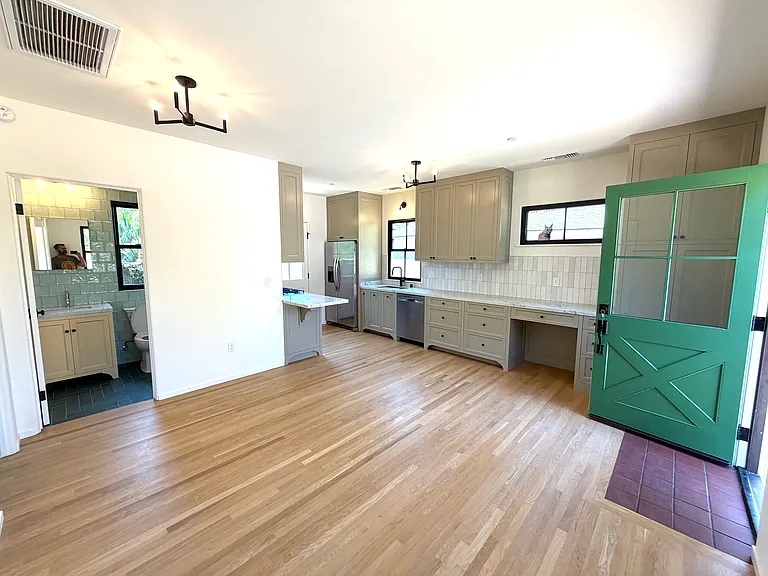 1964 Addison Way — Photo 6