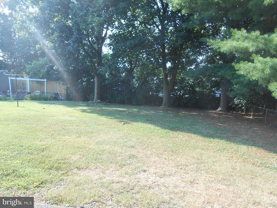 2nd image of 126 W Thomson Dr