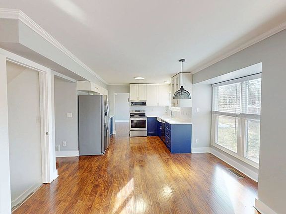 3rd image of 2917 Badger Dr