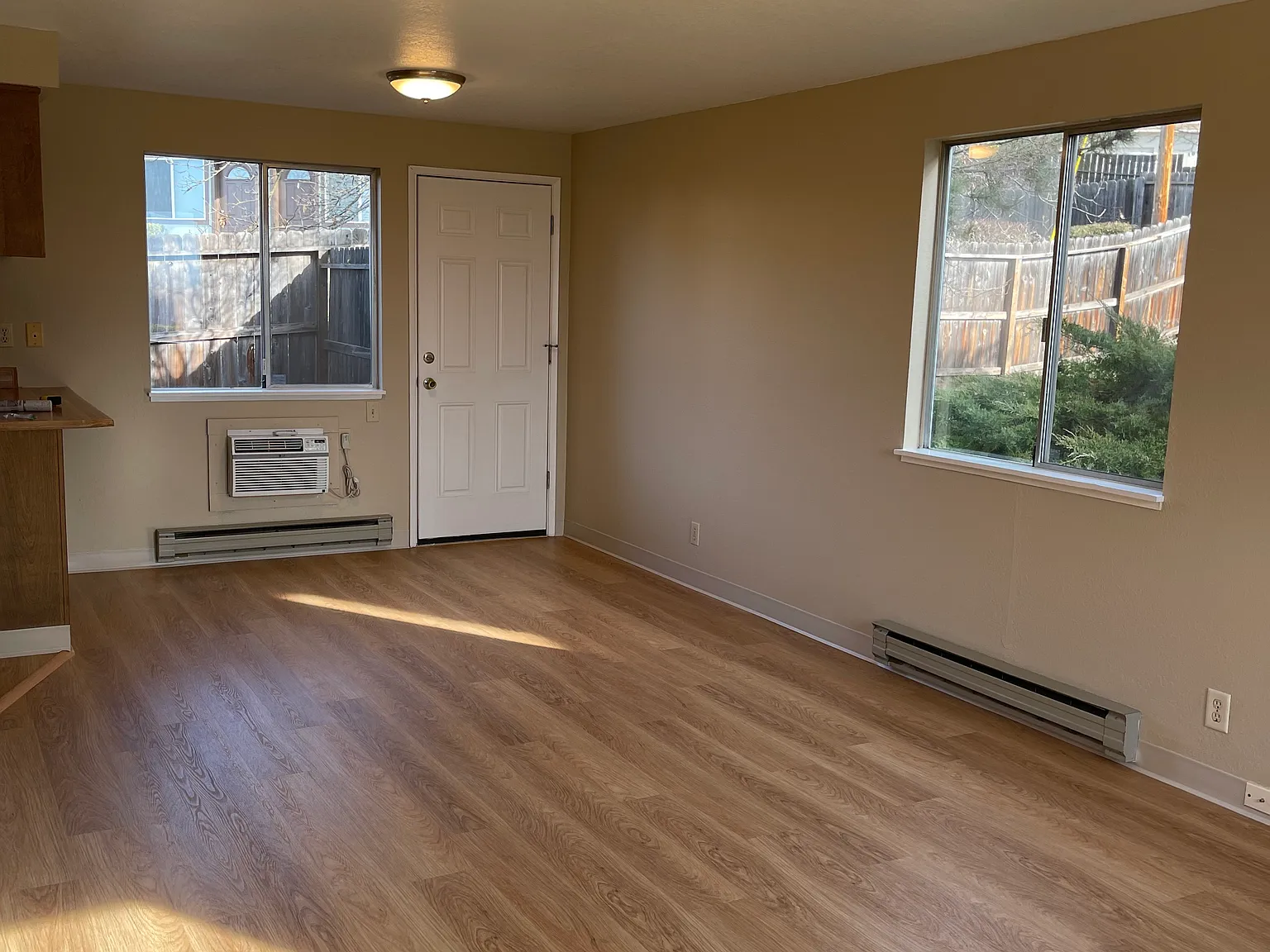 2088 NE Fairview Ave — Photo 2