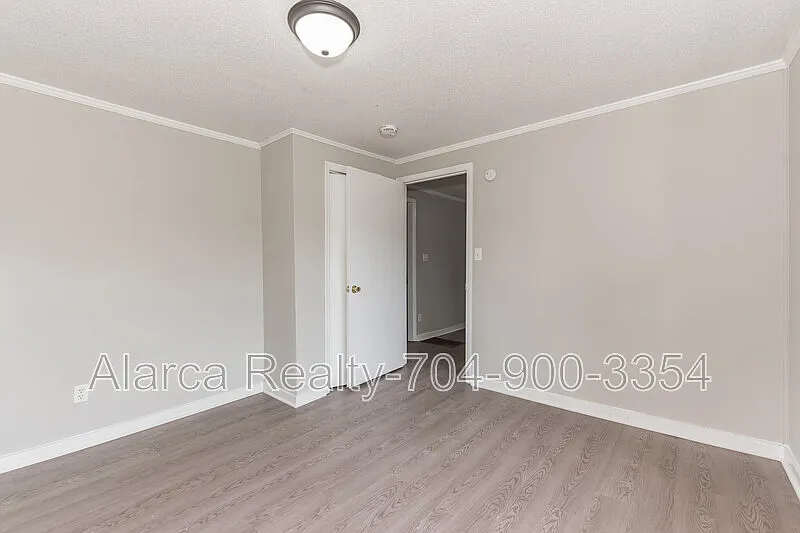4 bed, 981 sqft, $1,375 — Photo 4