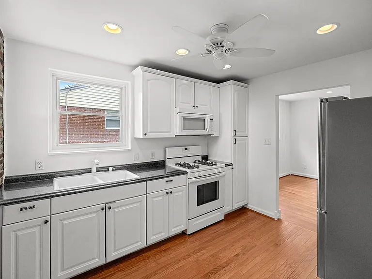 1207 Brooke Dr — Photo 1