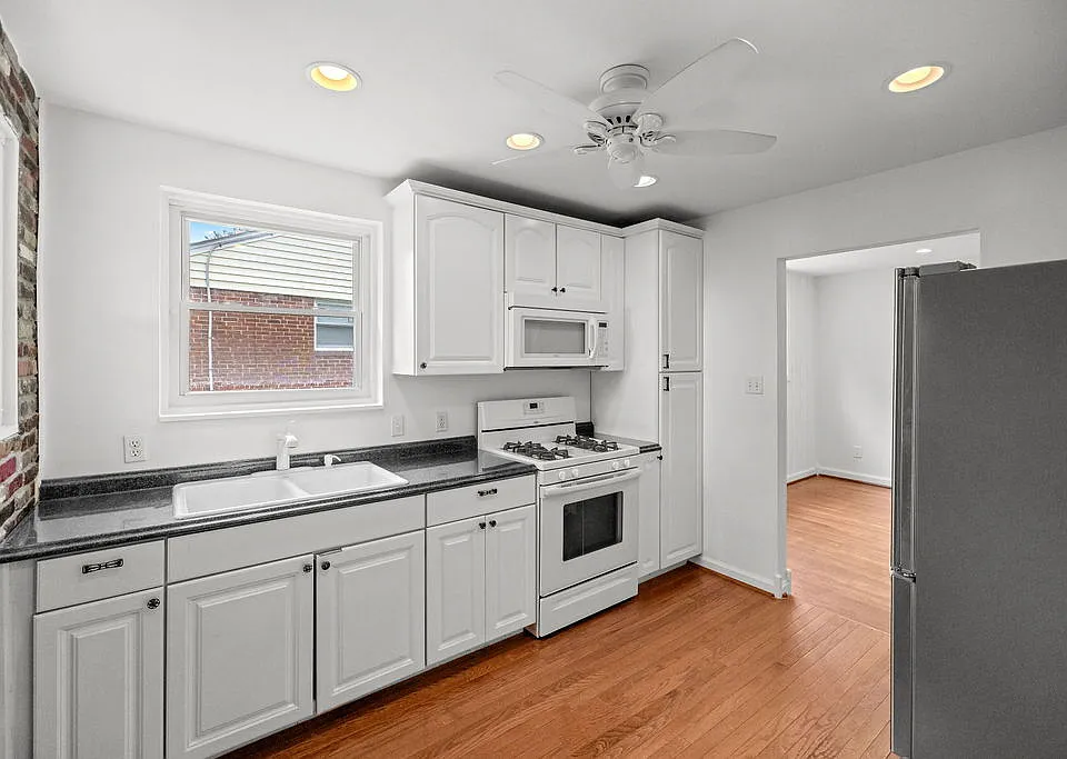 1207 Brooke Dr