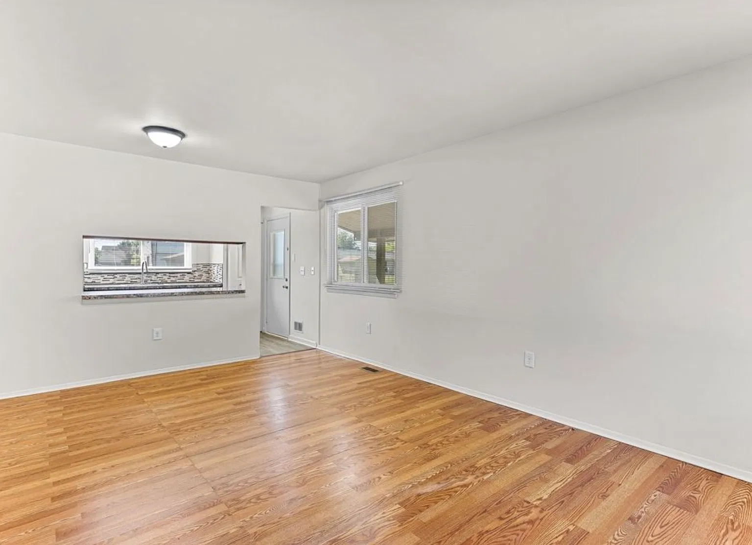 3 bed, 1.5 bath, 1356 sqft, $1,849 — Photo 4