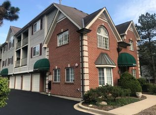 431 Hough St Suite 100, Barrington, IL 60010