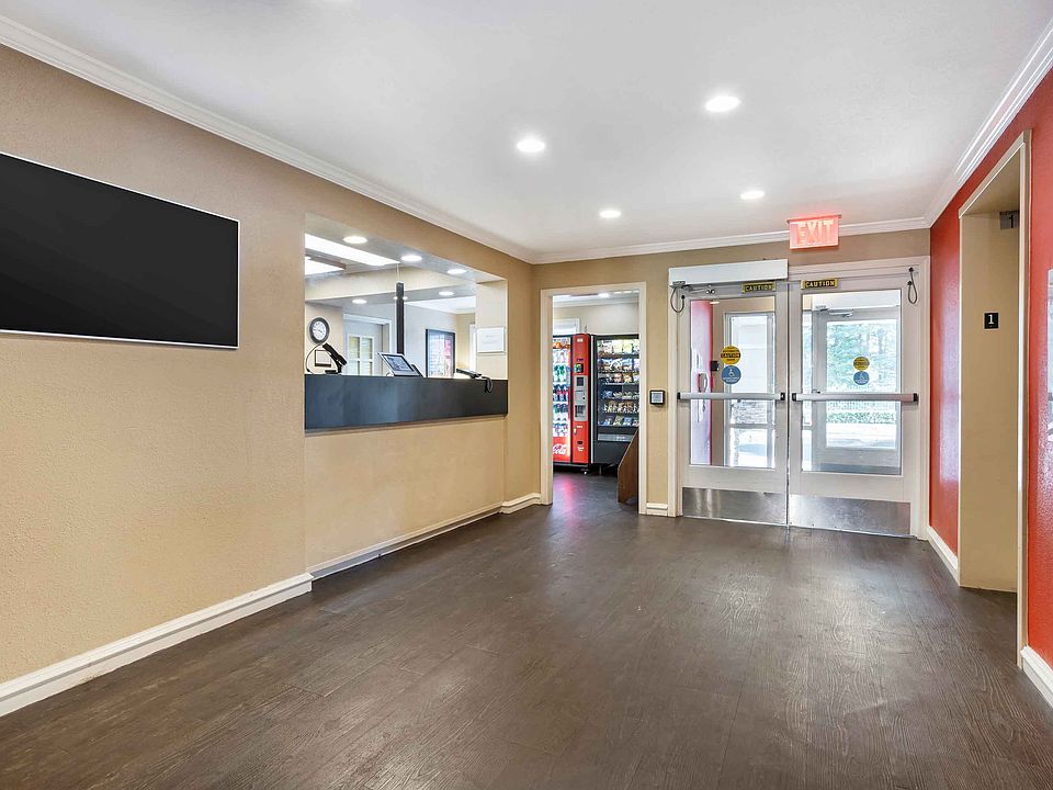 Lobby and Guest Check-in