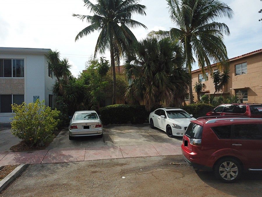 2nd image of 1004 Biarritz Dr