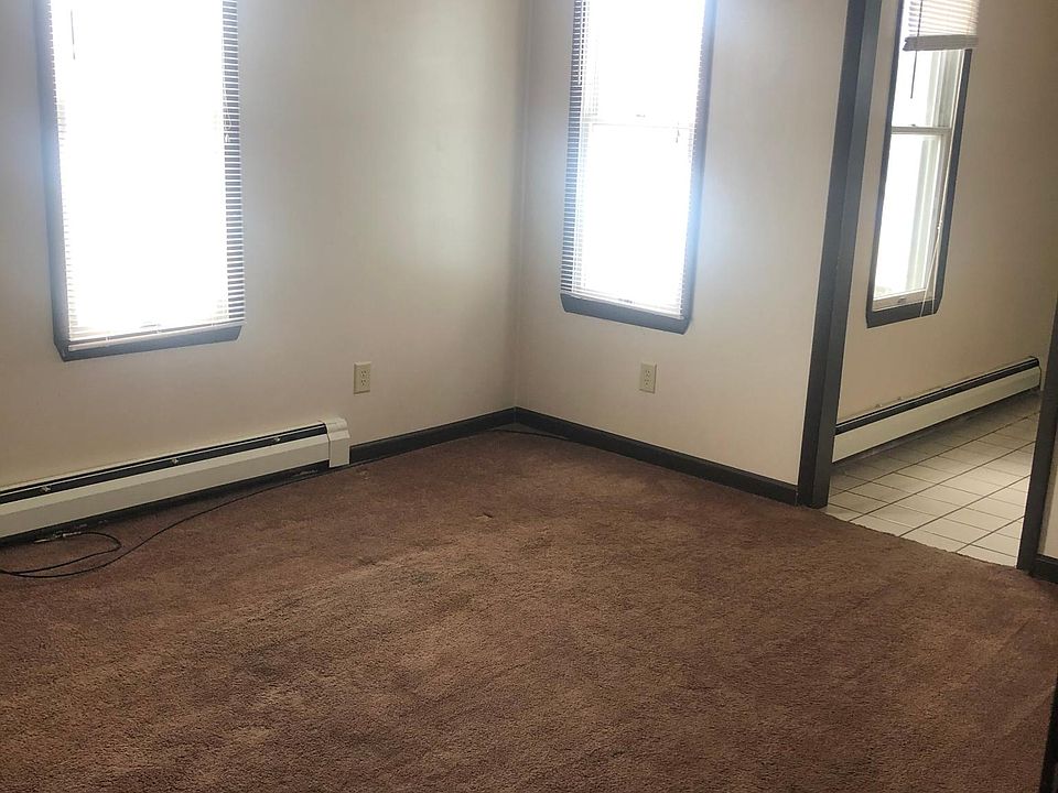 2nd image of 211 1st St APT 3