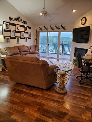 72 Park Pool Dr #4A, Kaiser, MO 65047