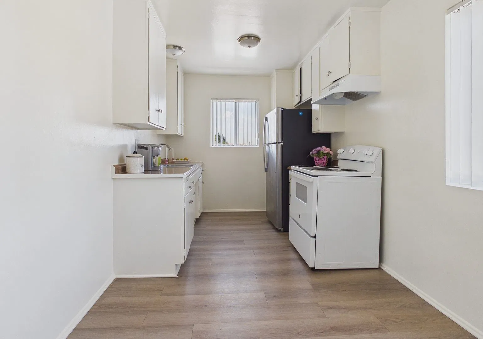 Sepulveda Manhattan Apartments — Photo 2