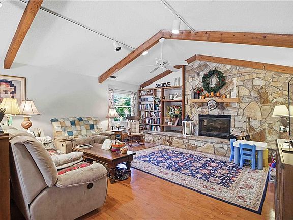 5th image of 3951 Country View Dr