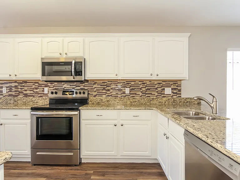 15441 W Port Royale Ln — Photo 5