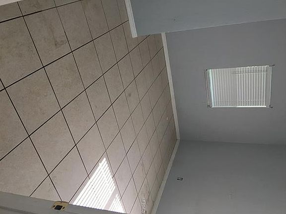 3rd image of 4212 Queen St N