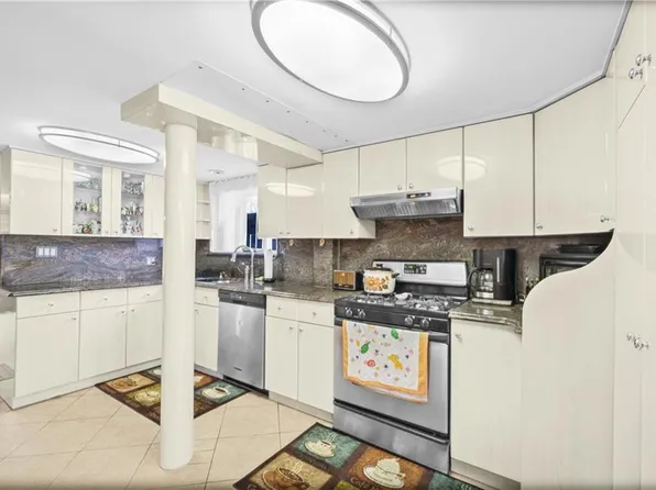 2045 West 11th Street image 5 of 19