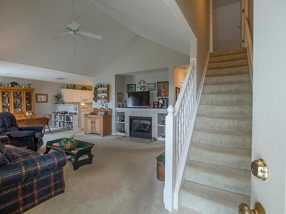 5th image of 7843 Meadowlark Ln S
