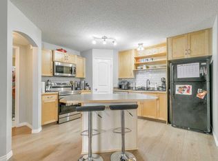 27 S Everridge Sq SW #105, Calgary, AB T2Y 5J6
