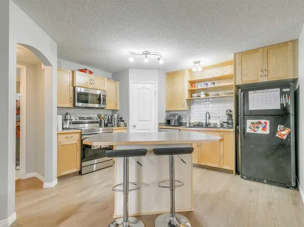 27 S Everridge Sq SW #105, Calgary, AB T2Y 5J6