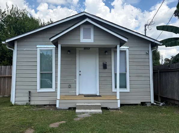 3717 Campbell St, Houston, TX 77026