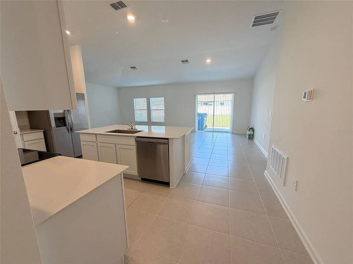 3 bed, 2.0 bath, 1580 sqft, $2,600 — Photo 2