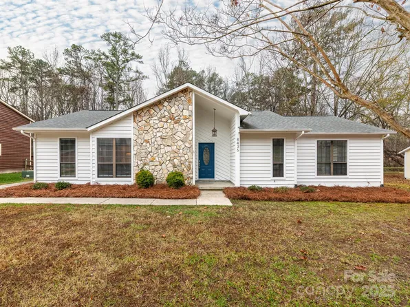 8436 Rittenhouse Cir, Charlotte, NC 28270
