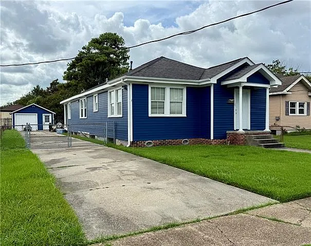 2 bed, 1.0 bath, 1350 sqft, $1,900 — Photo 2