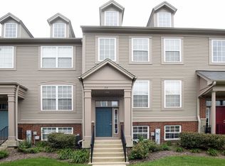 77 Thomas Ct, Grayslake, IL 60030