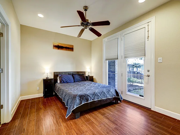 1305 Delano St — Photo 8