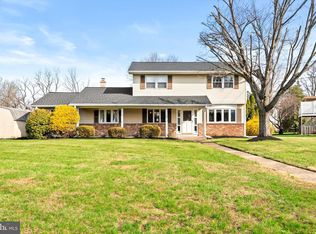 2 Rockleigh Dr, Ewing, NJ 08628