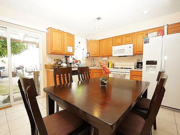 4th image of 47 Winfield Ave