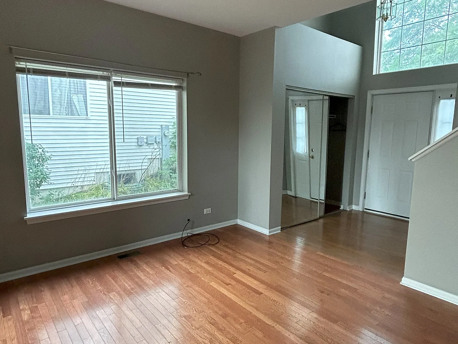 3 bed, 3.5 bath, 1996 sqft, $3,100 — Photo 4