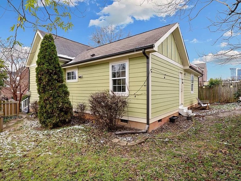 407 E Lenoir St — Photo 15