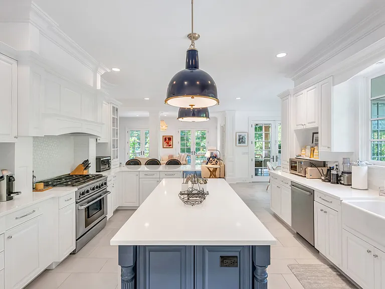 52 Edge Of Woods Rd — Photo 16
