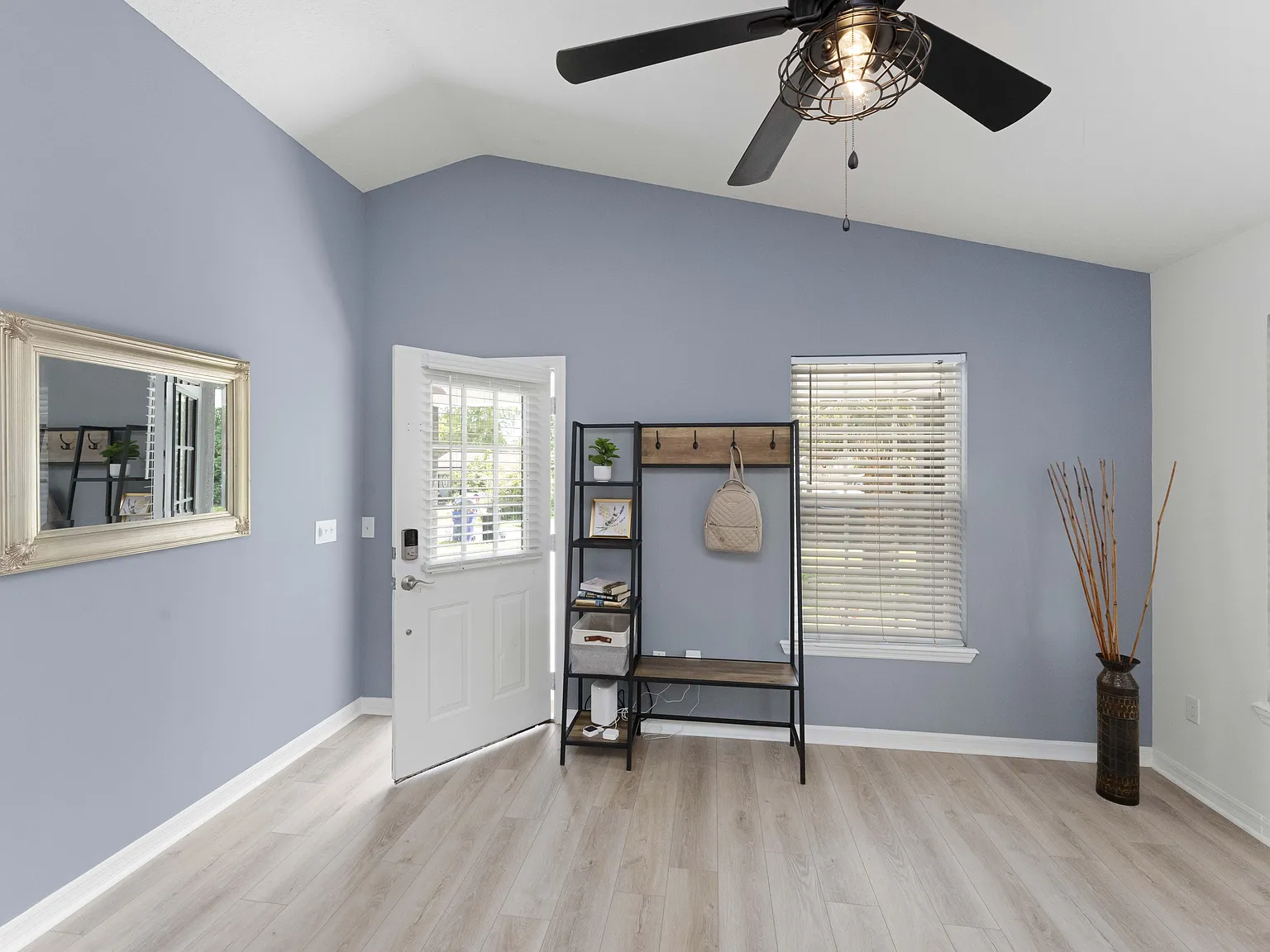 4 bed, 2.0 bath, 1338 sqft, $1,031 — Photo 3