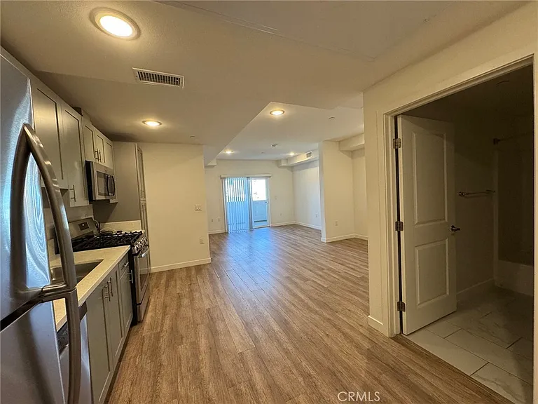 1025 S Berendo St #404 — Photo 4