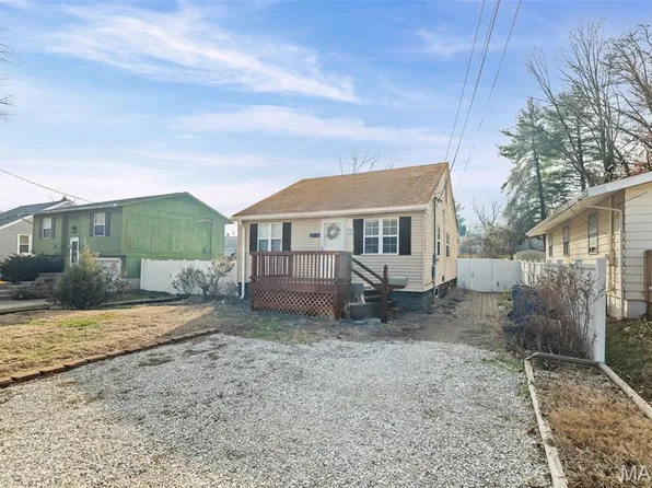 3707 Coronado Dr, Alton, IL 62002