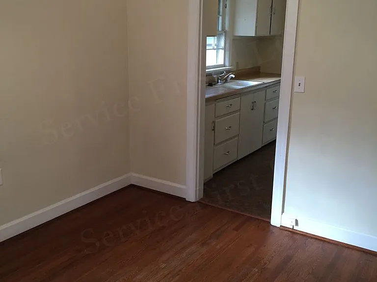 1051 S New Ave — Photo 8