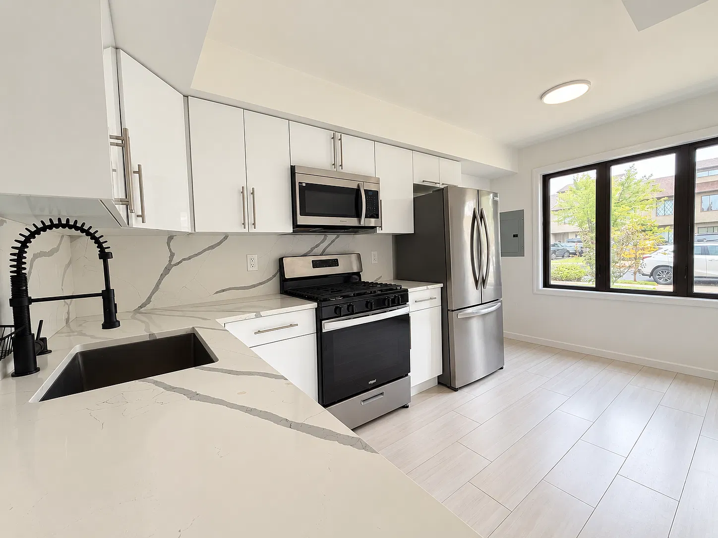 2 bed, 1.5 bath, 1073 sqft, $2,900 — Photo 3